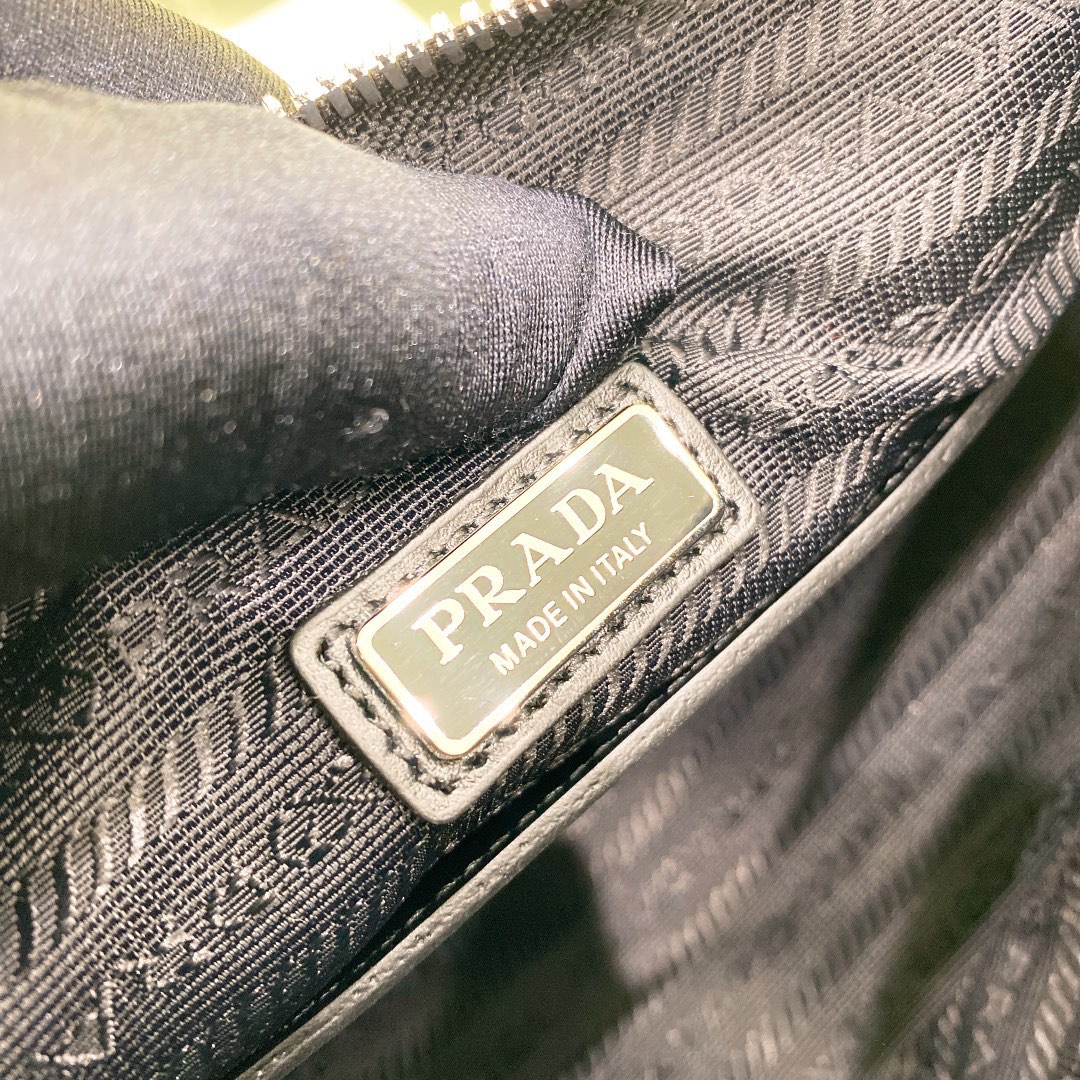 Pra*a triangle handbags 2vh155-28*18*11cm