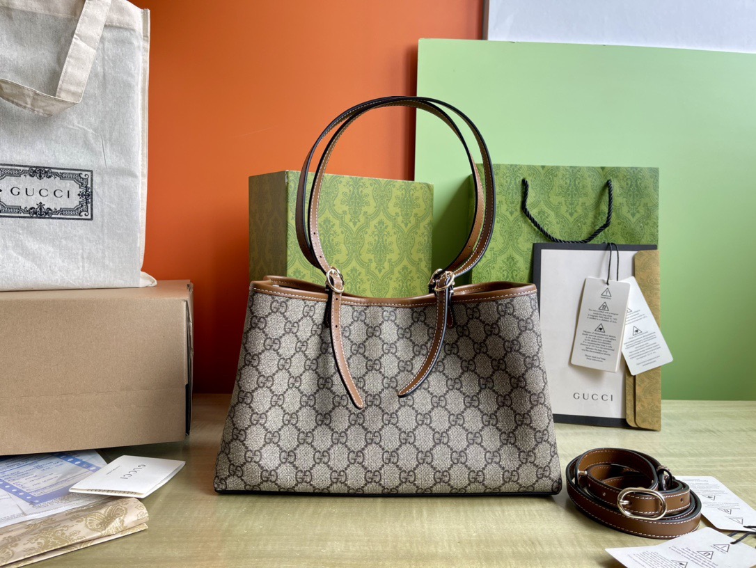 Gvc*1 Medium Emblem Shoulder Bag-31*18*11cm