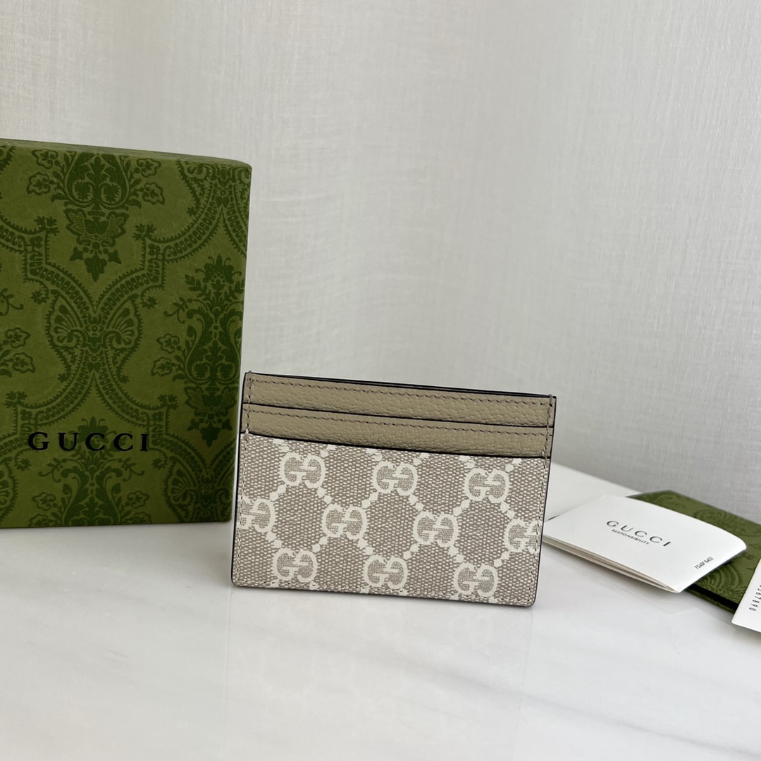 G*u*i wallet-10*7.5cm