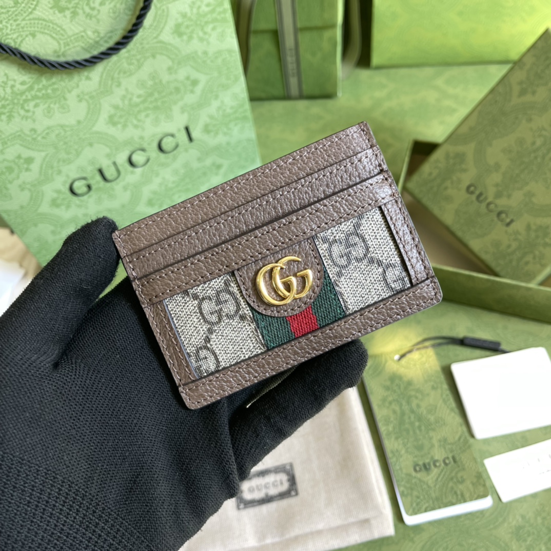G*u*i wallet-10*7.5cm