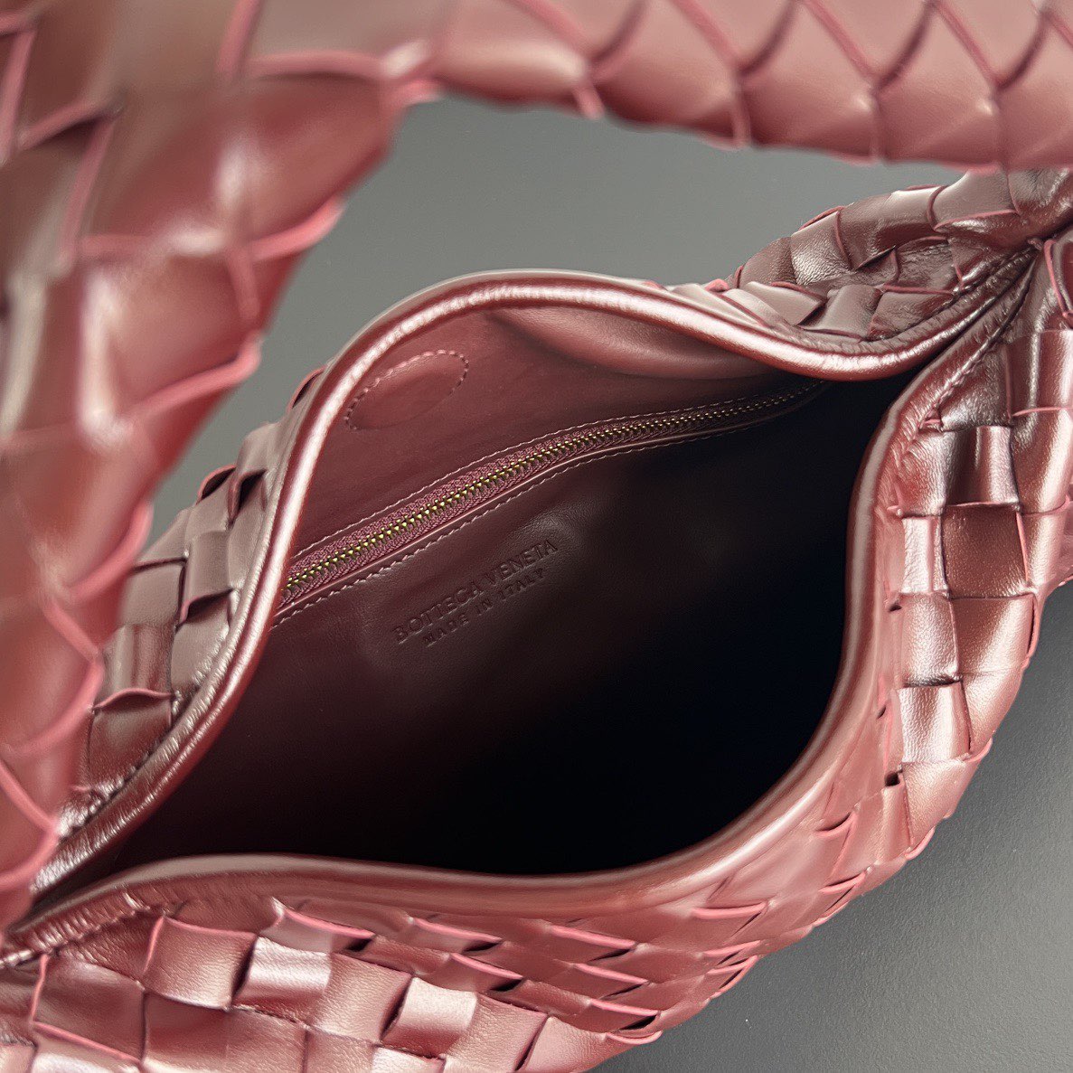 b0tt*ga Ven*ta hop bag-46x21x10cm