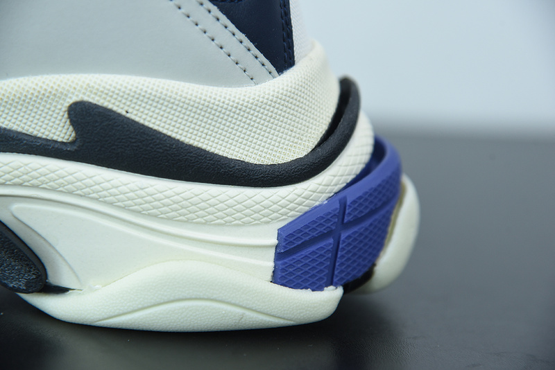 Ba*len*cia*ga triple s