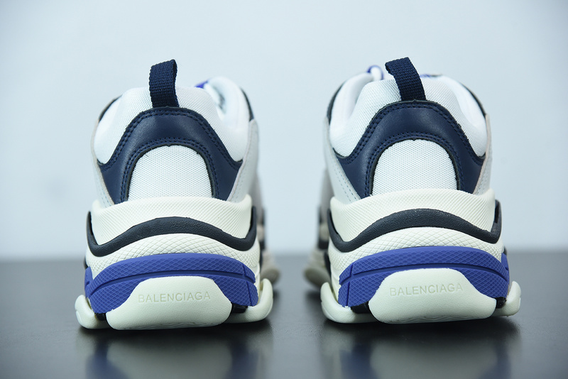 Ba*len*cia*ga triple s