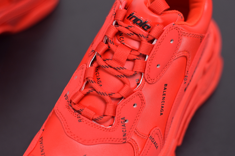 Ba*len*cia*ga triple s