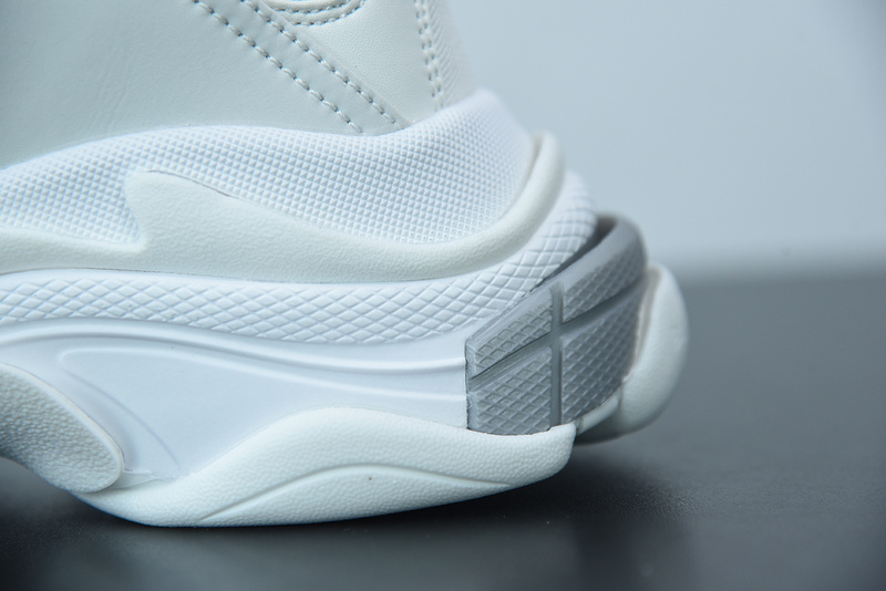 Ba*len*cia*ga triple s