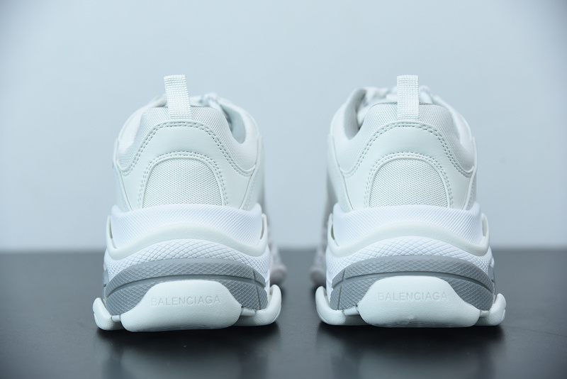 Ba*len*cia*ga triple s