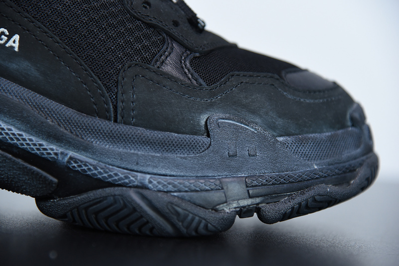 Ba*len*cia*ga triple s