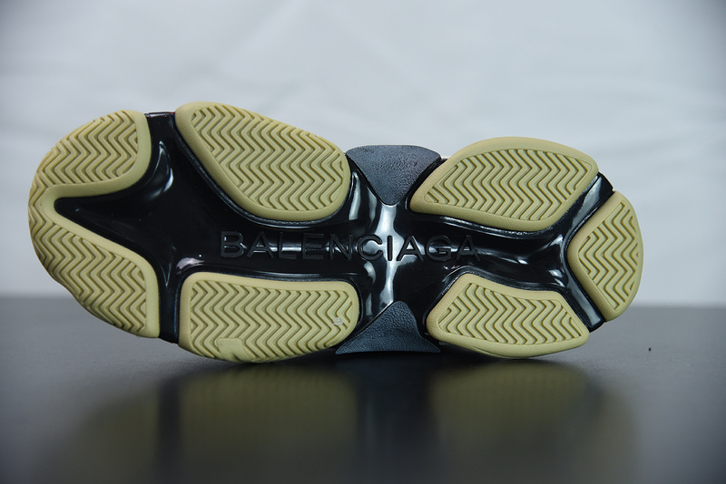 Ba*len*cia*ga triple s