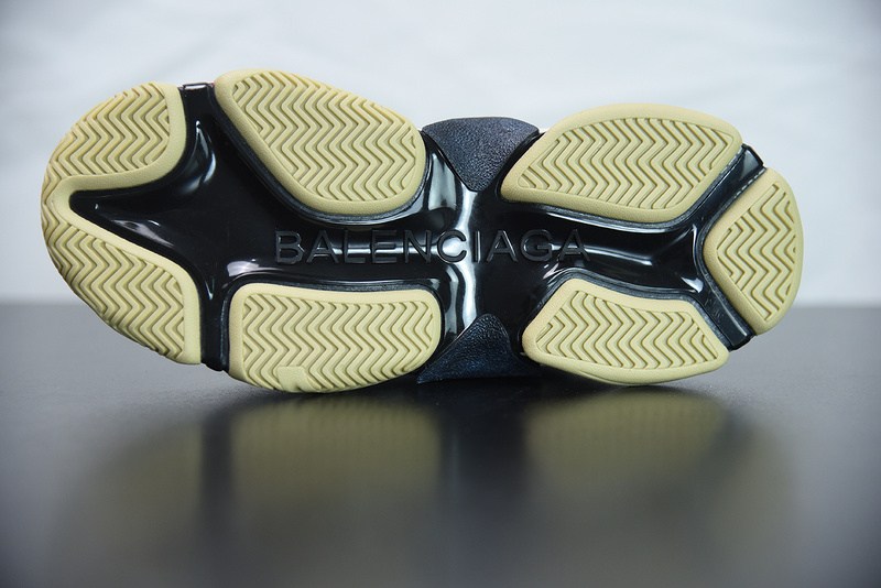 Ba*len*cia*ga triple s