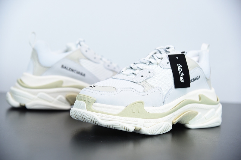 Ba*len*cia*ga triple s