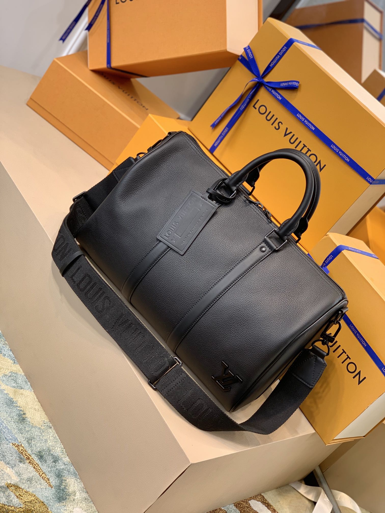 l0*is V*t0n keepall bandouliÈre 40 -42*26*20cm