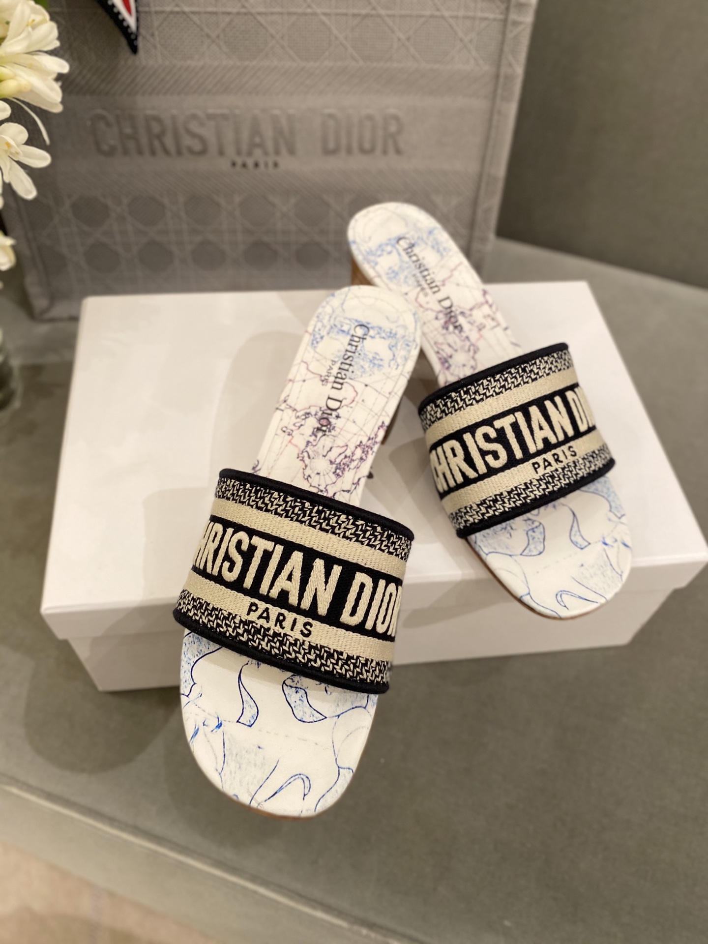 D*or slippers