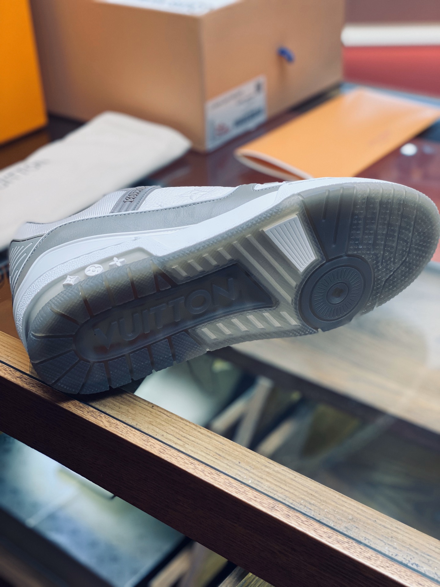 l0*is V*t0n sneakers(eu39-eu45)