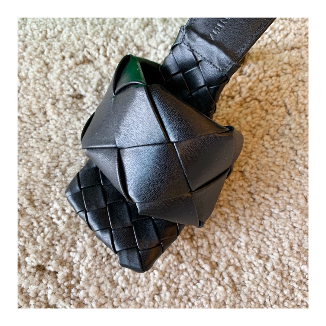 bo*te*ga Ve*ne*ta sandals