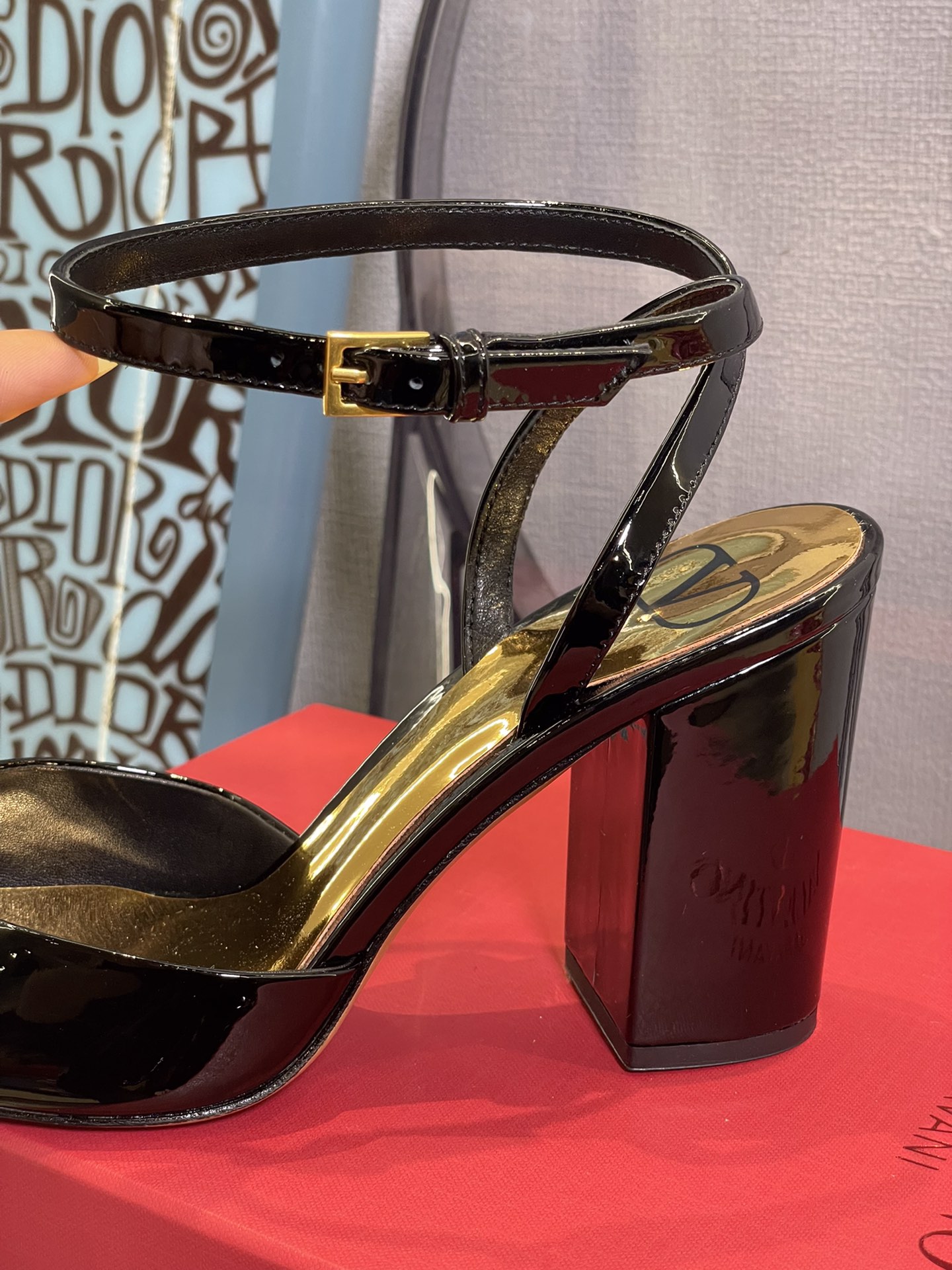 Va1e*ntin0 2022ss heels