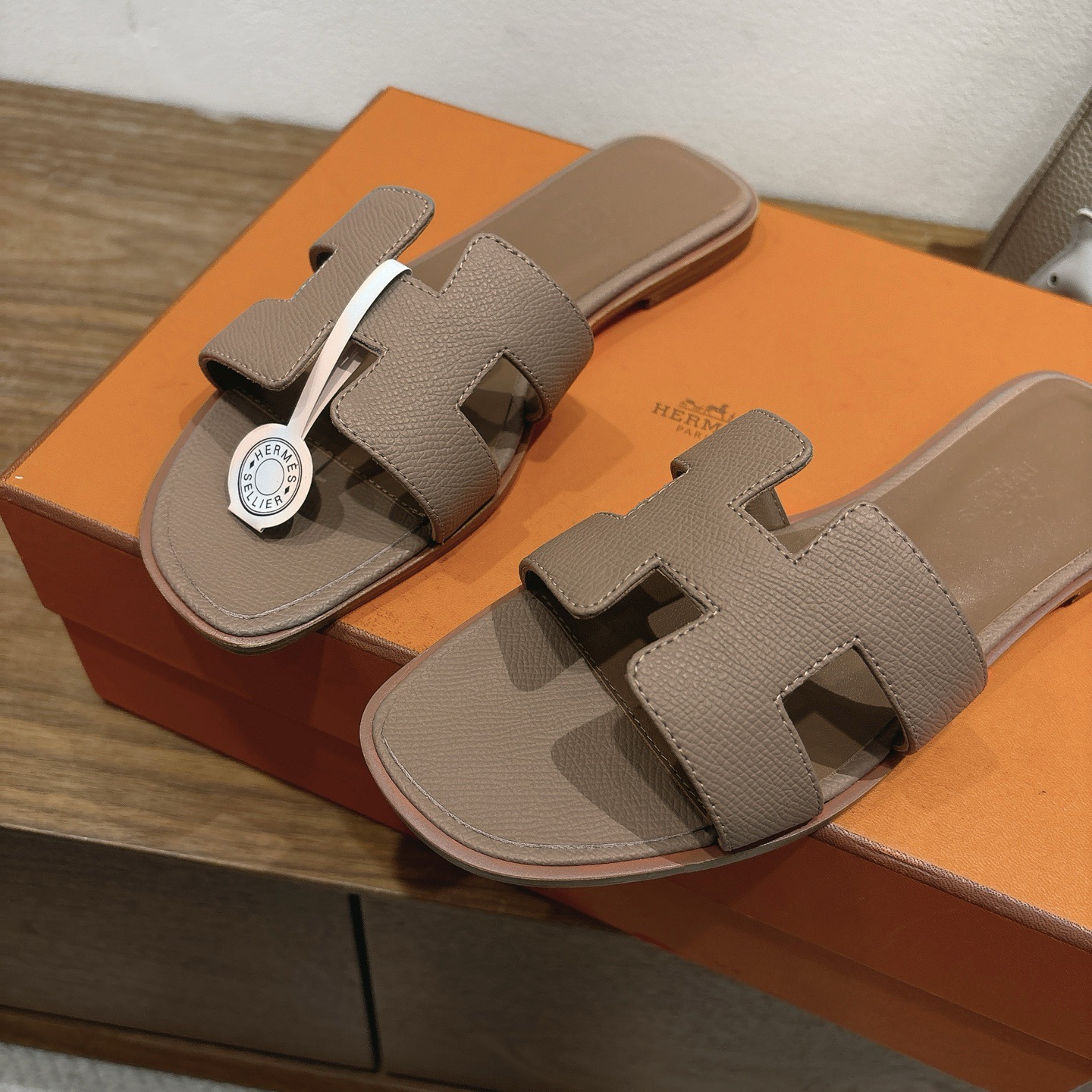 H**me5 slippers in caviar leather