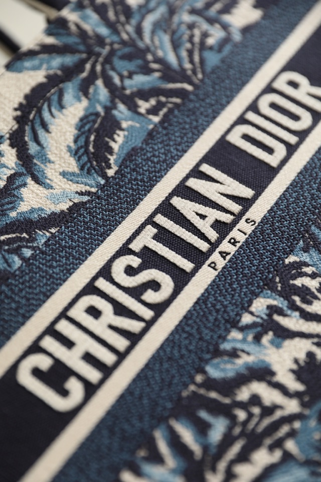 D*or small book tote-36.5cm