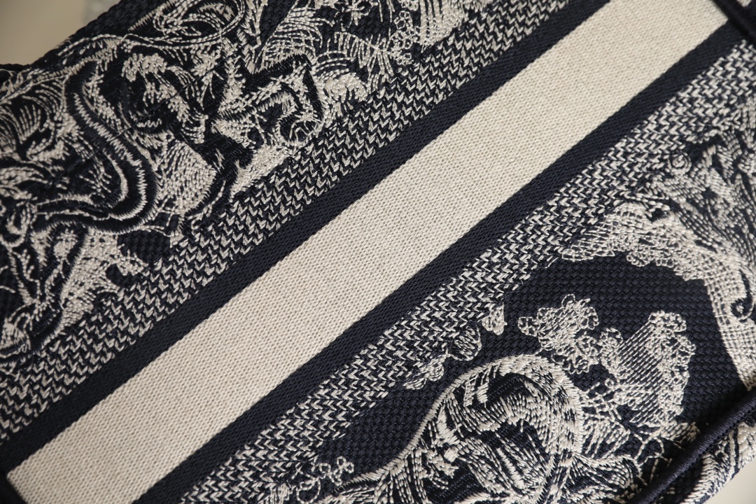 D*or small book tote-26*8*22cm