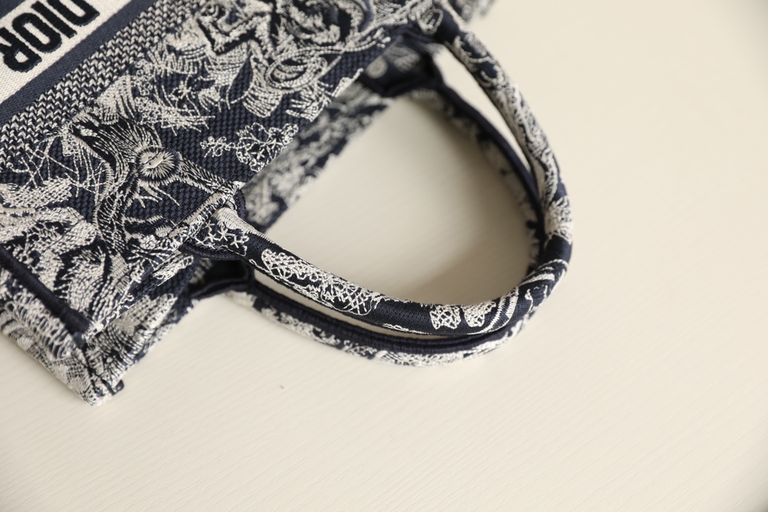 D*or small book tote-26*8*22cm