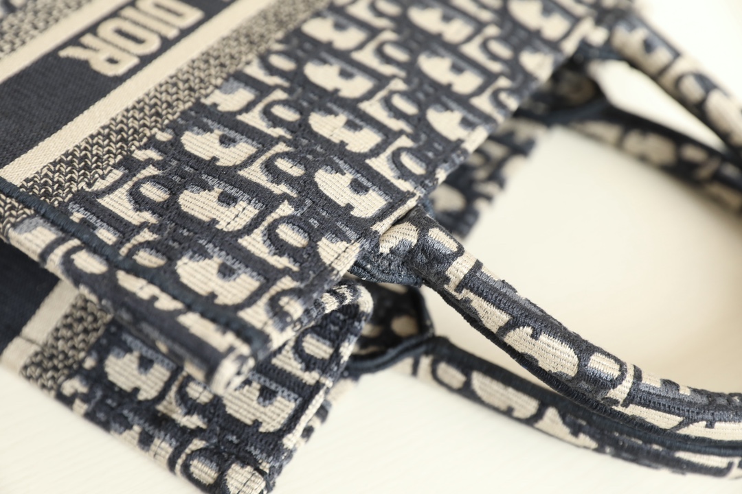 D*or small book tote-26*8*22cm