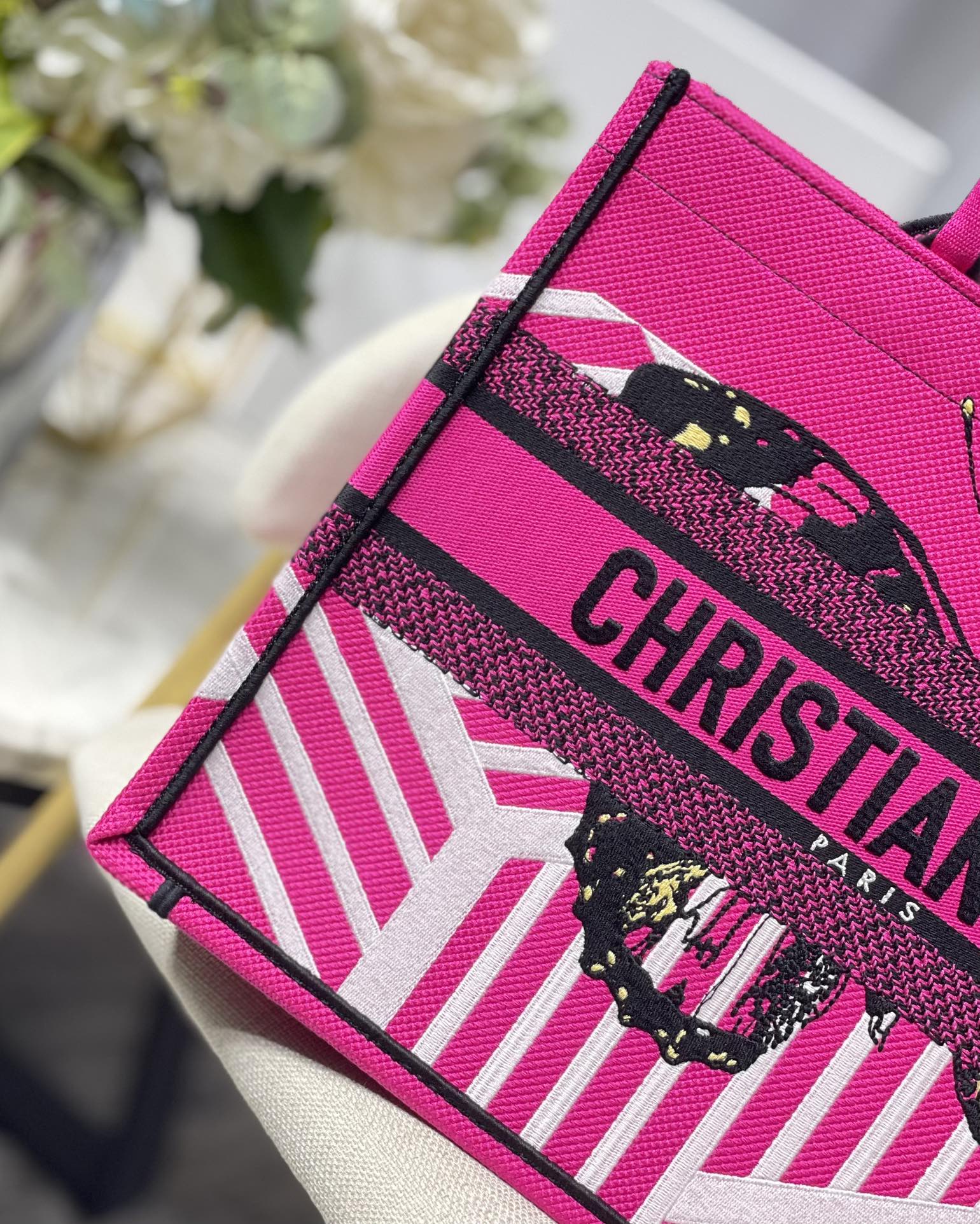 D*or small book tote-36.5cm