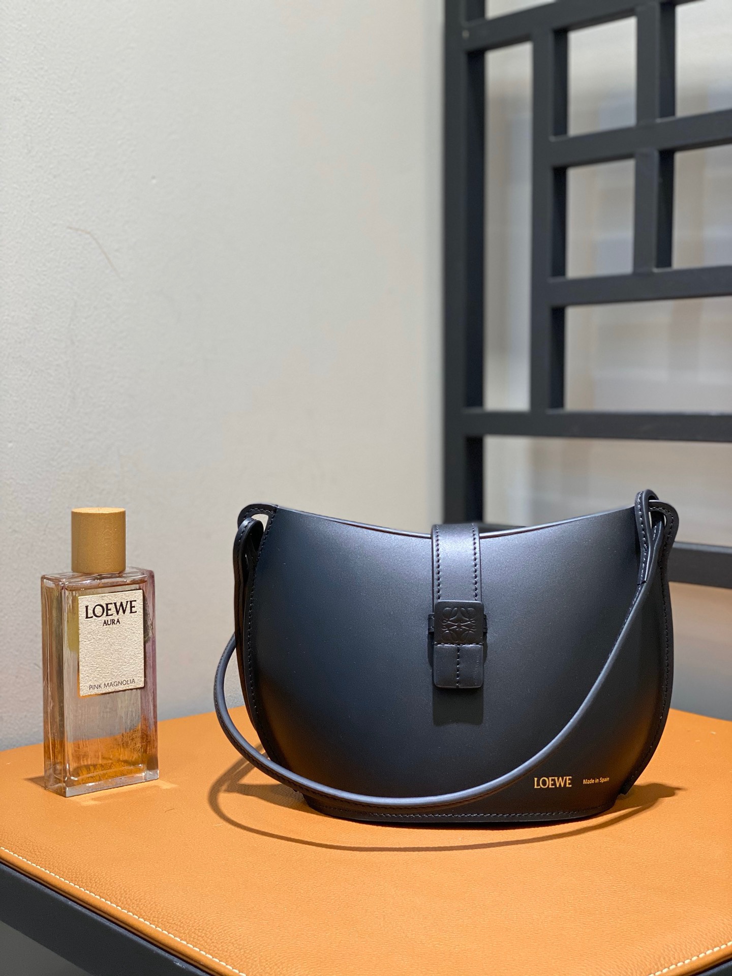 L0ew* moulded bucket bag-24*16*12cm