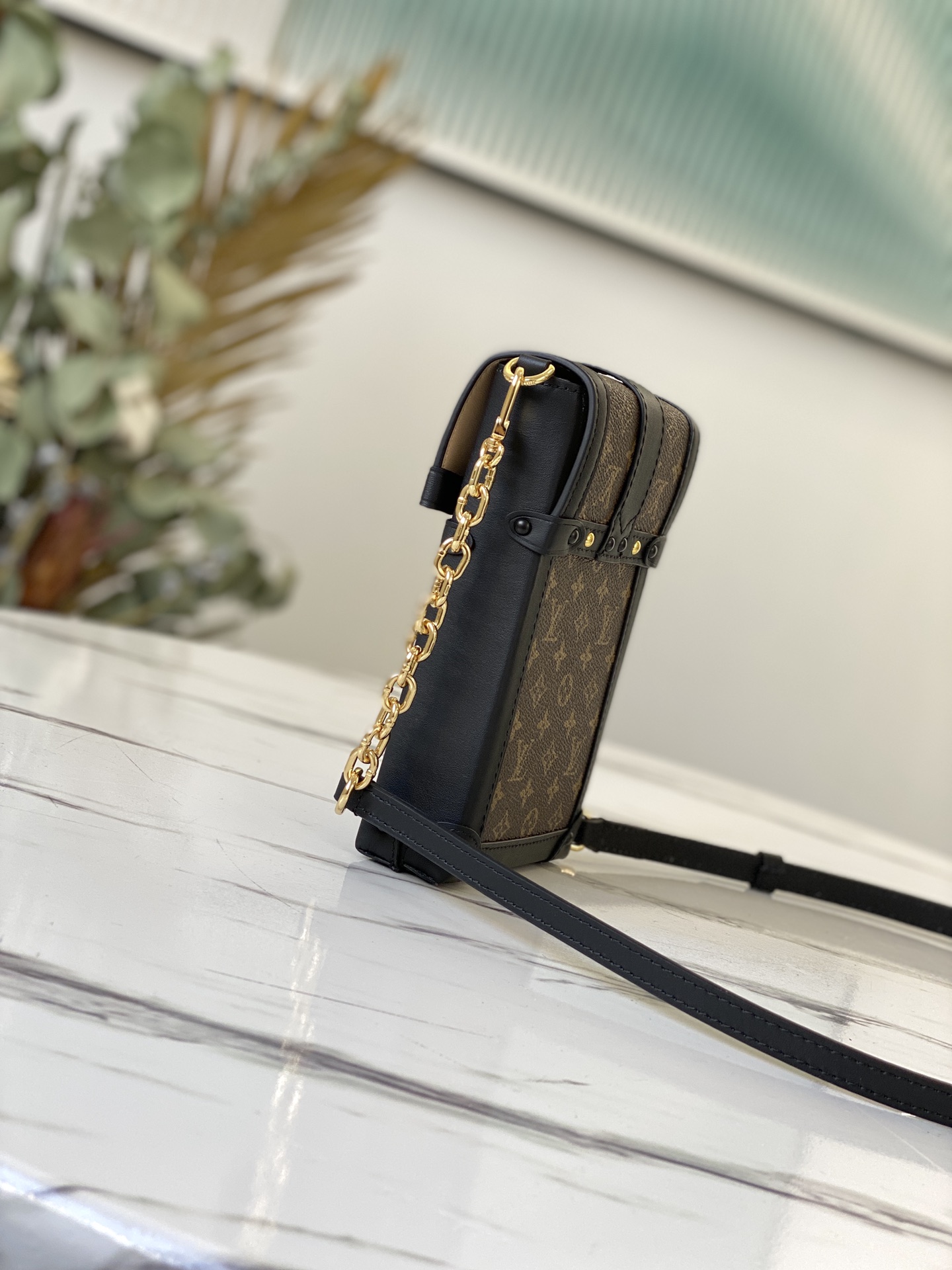 l0*is V*t0n trunk vertical-11*17.5*3.5cm