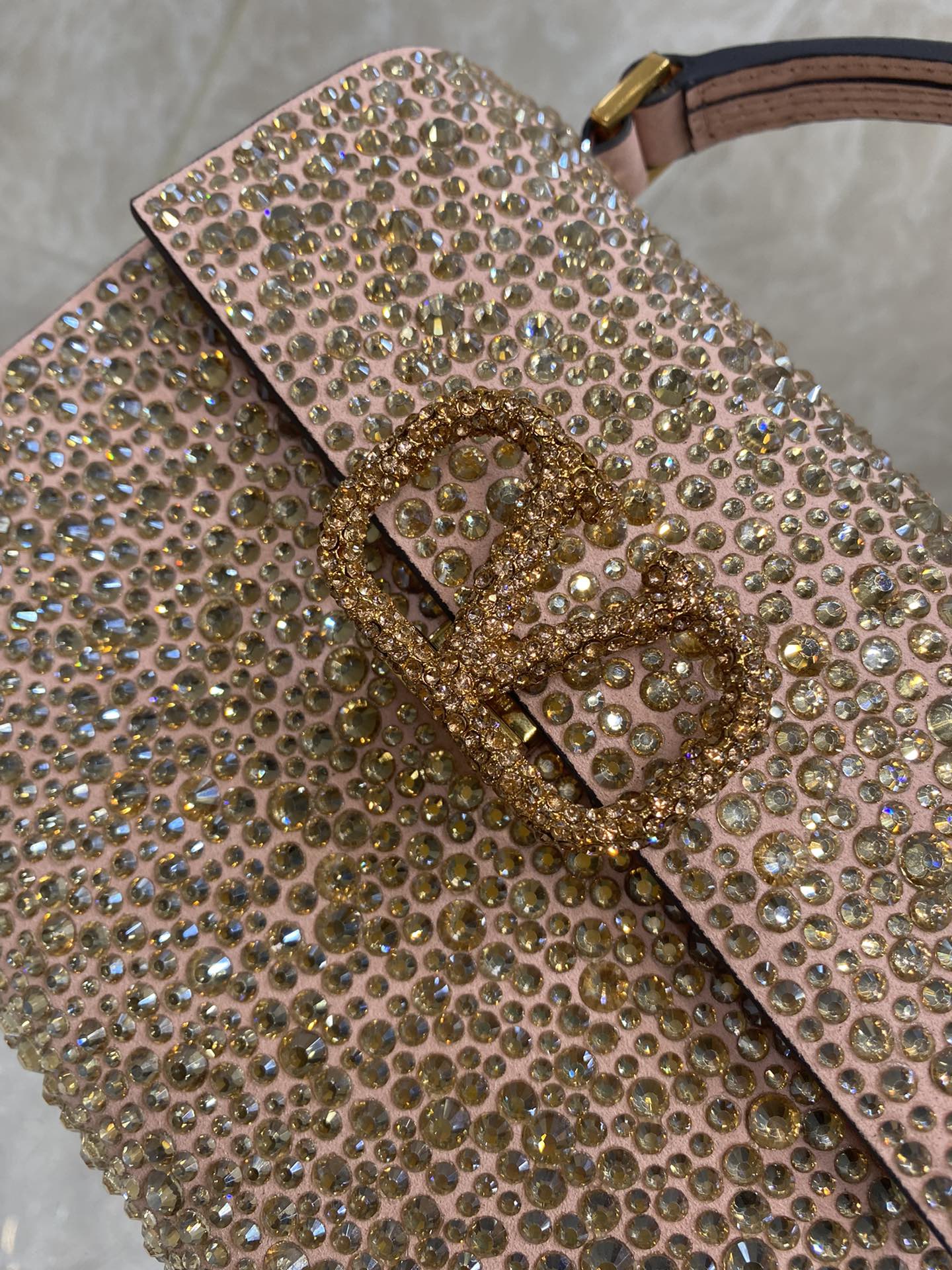 Va1e*ntin0 vlogo signature chain bag-19*13*9cm