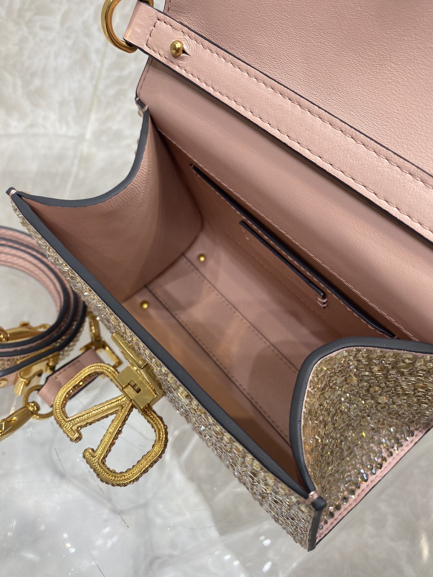 Va1e*ntin0 vlogo signature chain bag-19*13*9cm