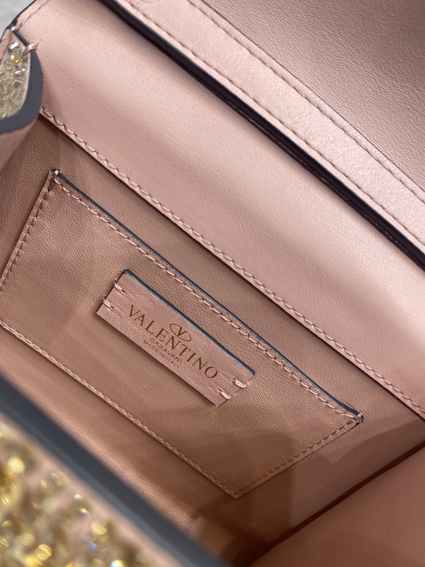 Va1e*ntin0 vlogo signature chain bag-19*13*9cm