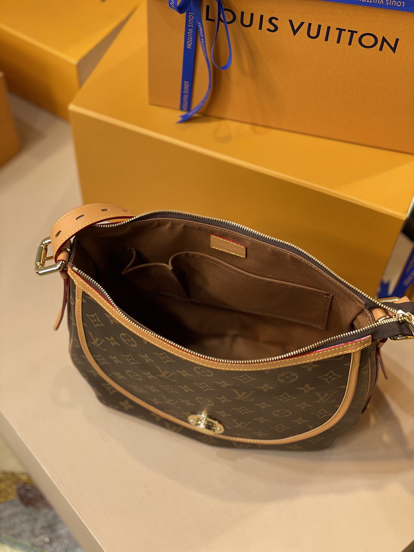 l0*is V*t0ntulum bag- m40075-34x28x14cm