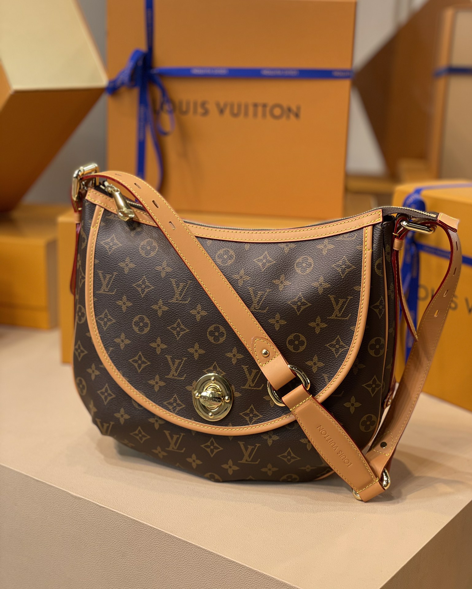 l0*is V*t0ntulum bag- m40075-34x28x14cm