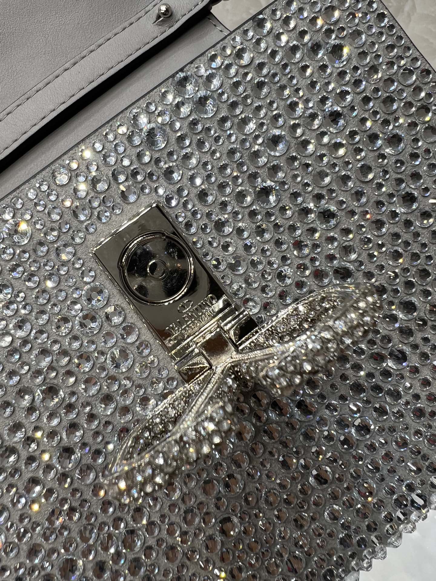 Va1e*ntin0 vlogo signature chain bag-19*13*9cm