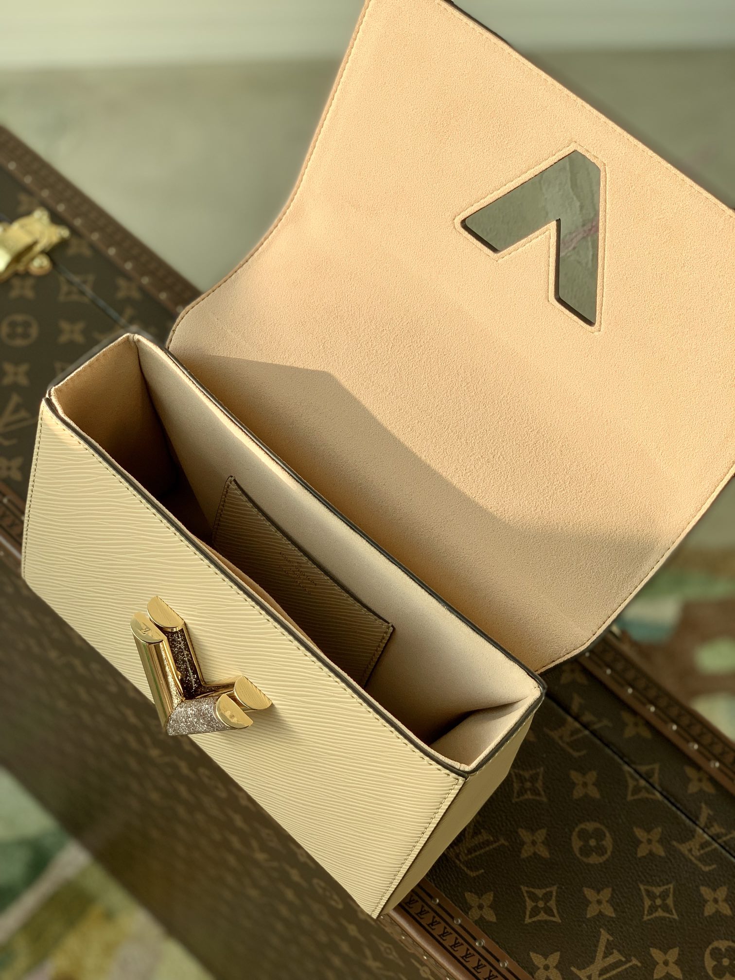 l0*is V*t0n twist mm-23*18*8cm