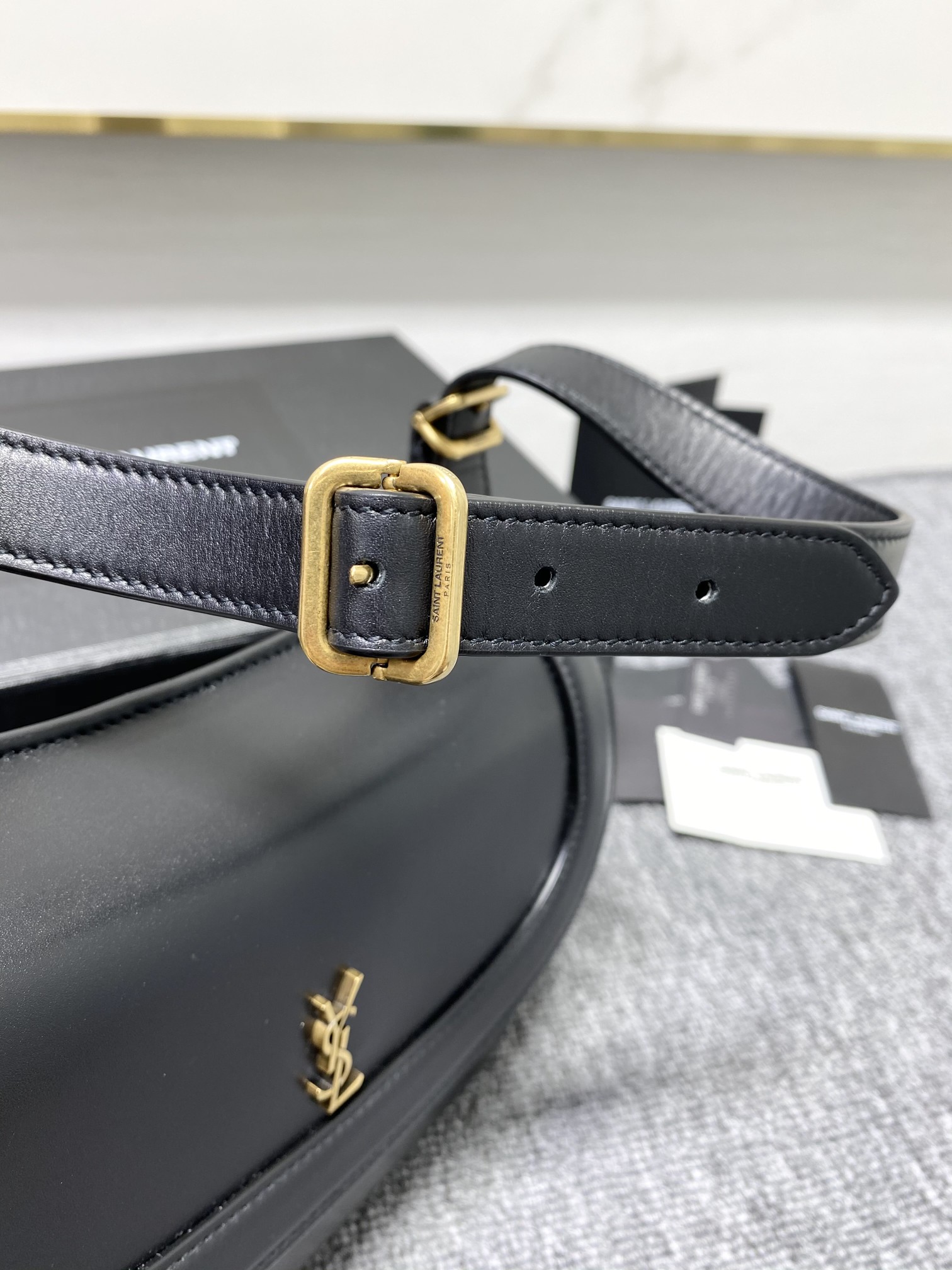 Va1e*ntin0 charlie handbags-23x17x4cm