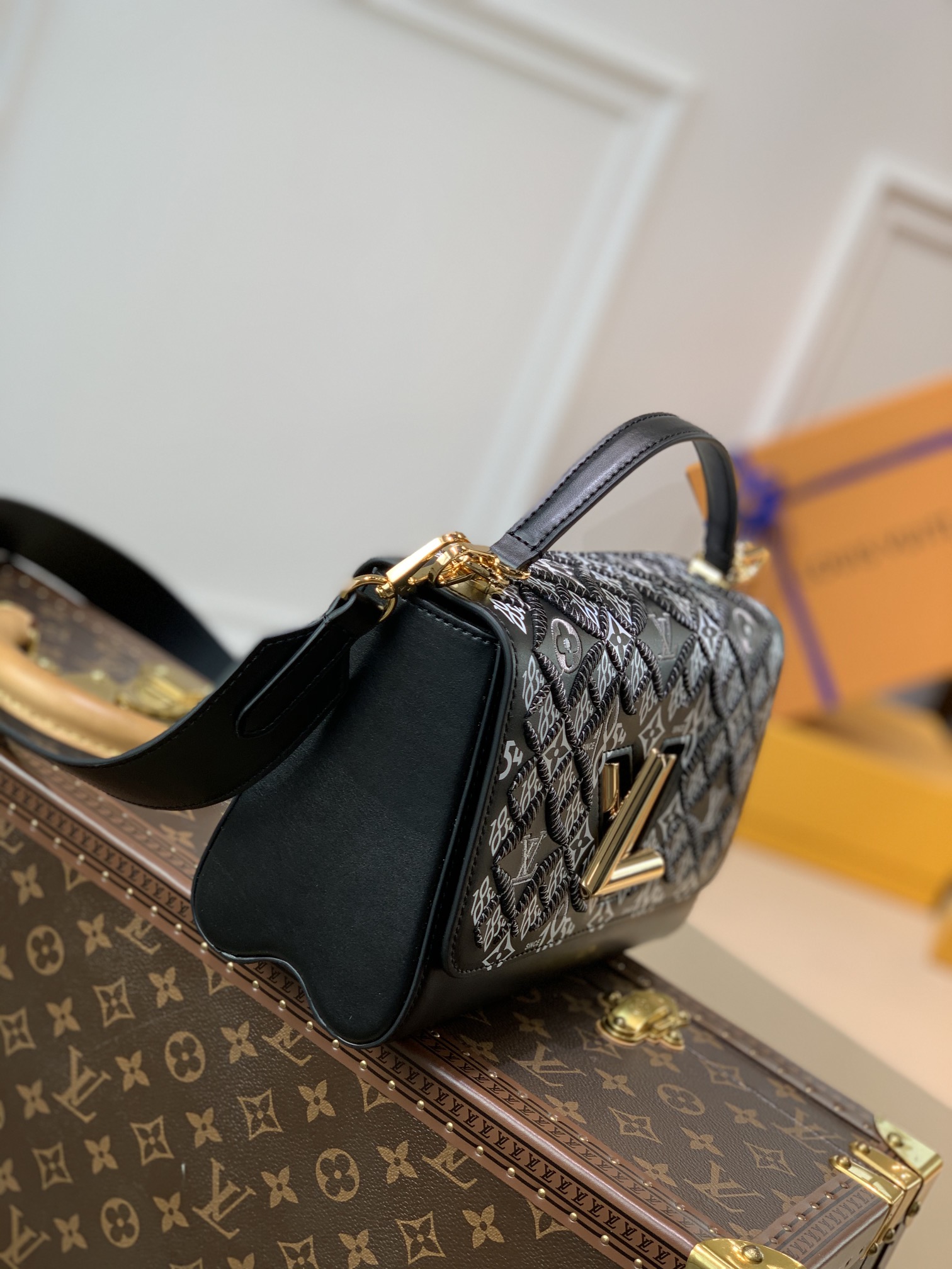 l0*is V*t0n twist mm-23*18*8cm