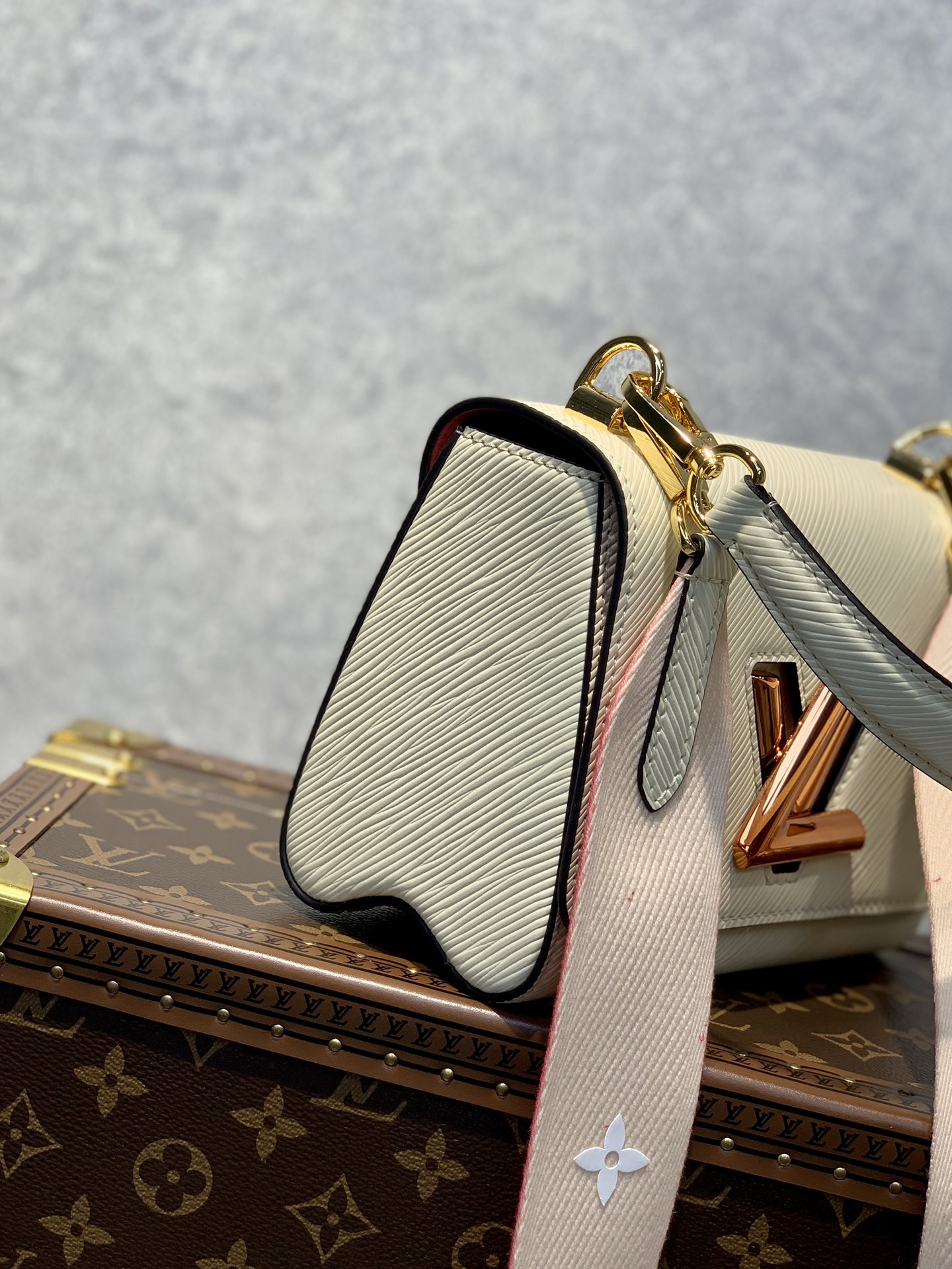 l0*is V*t0n twist -18*13*9cm