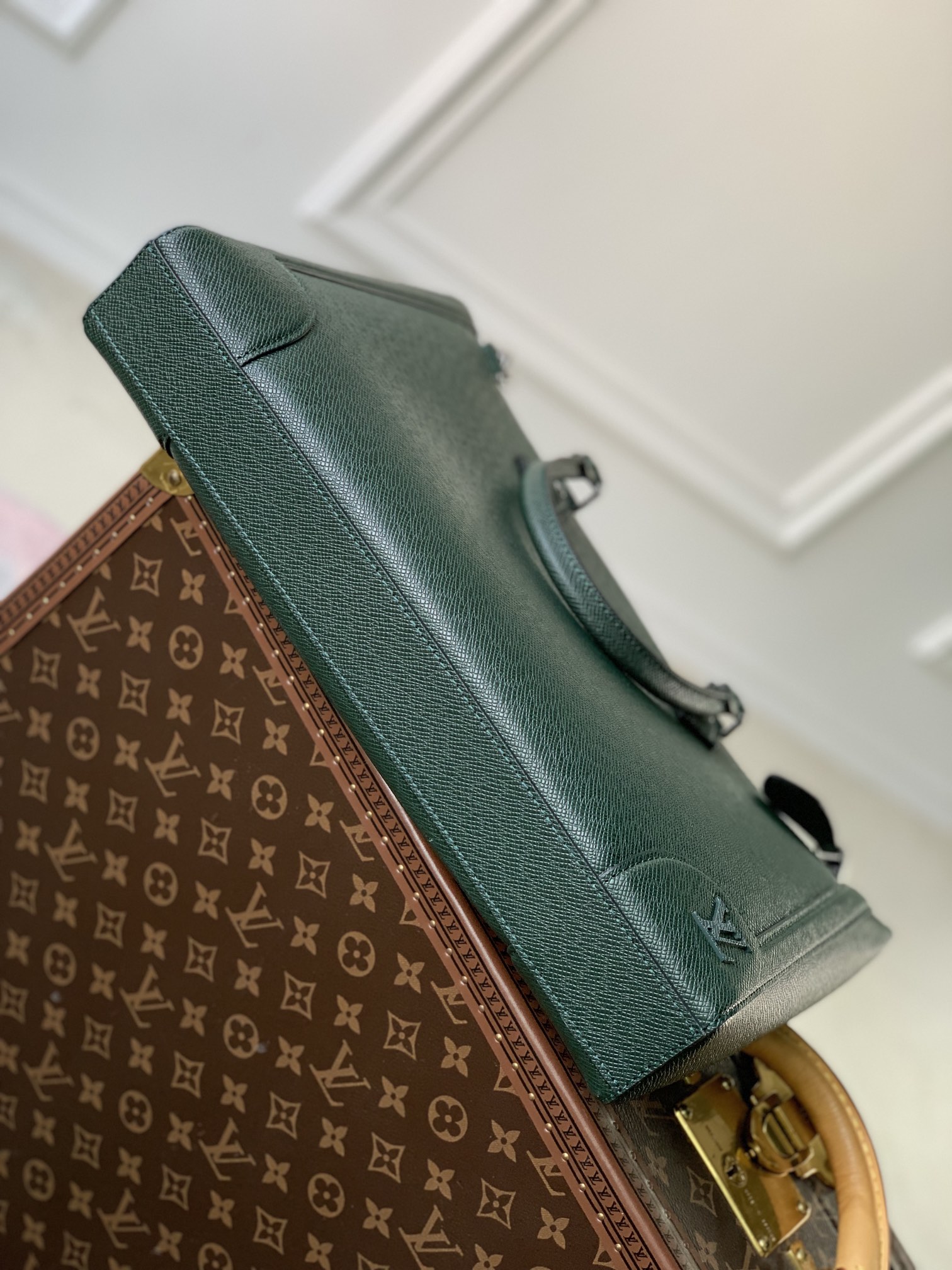 l0*is V*t0n slim briefcase-40 x 29 x 4cm