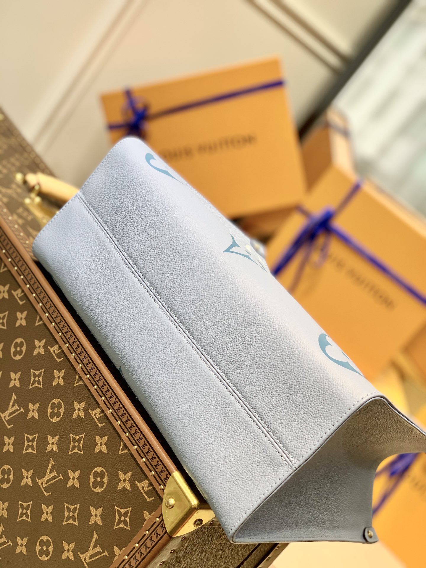 l0*is V*t0n by the pooll onthego handbag-35*27*14cm