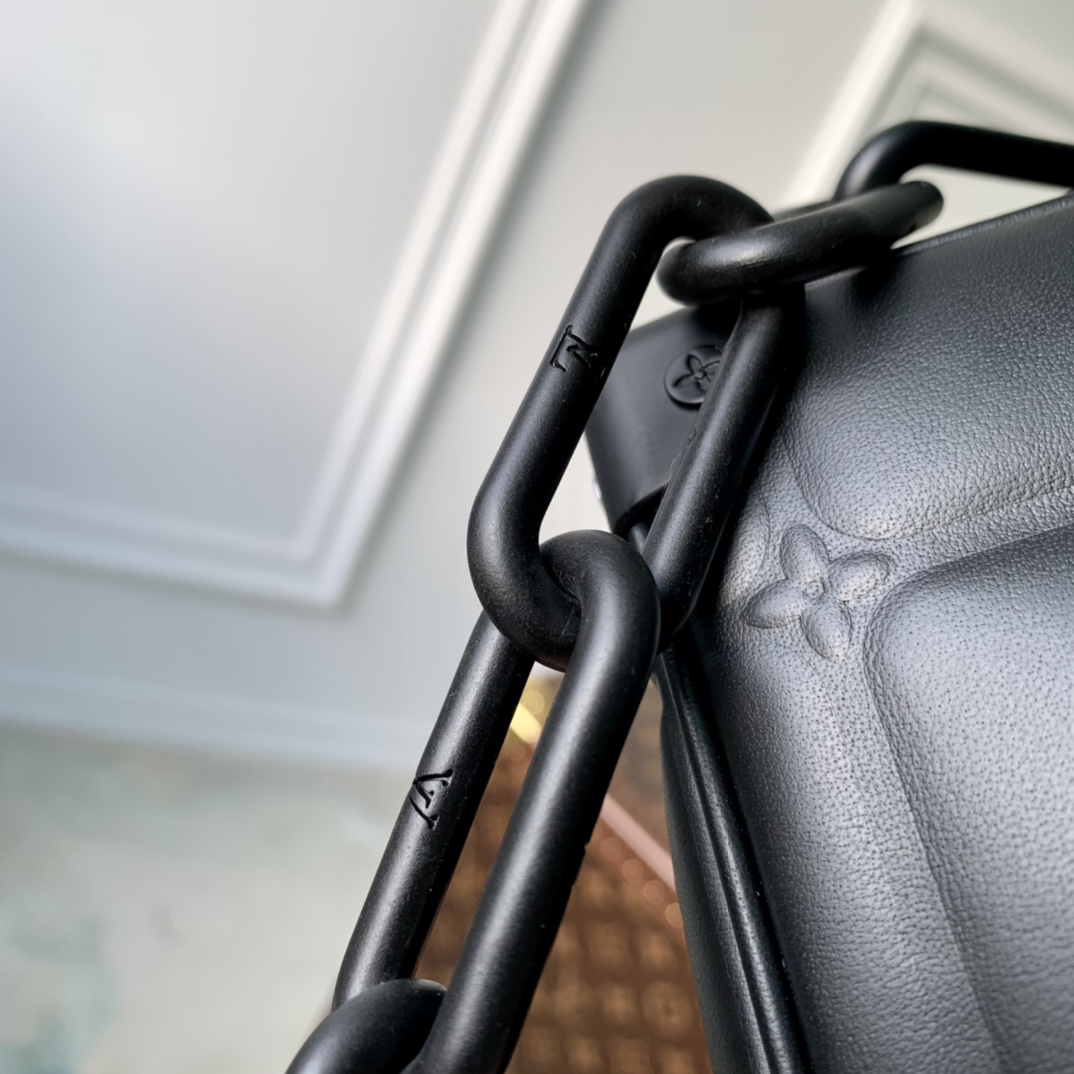 l0*is V*t0n mini soft trunk-m81611 -18*13*8m