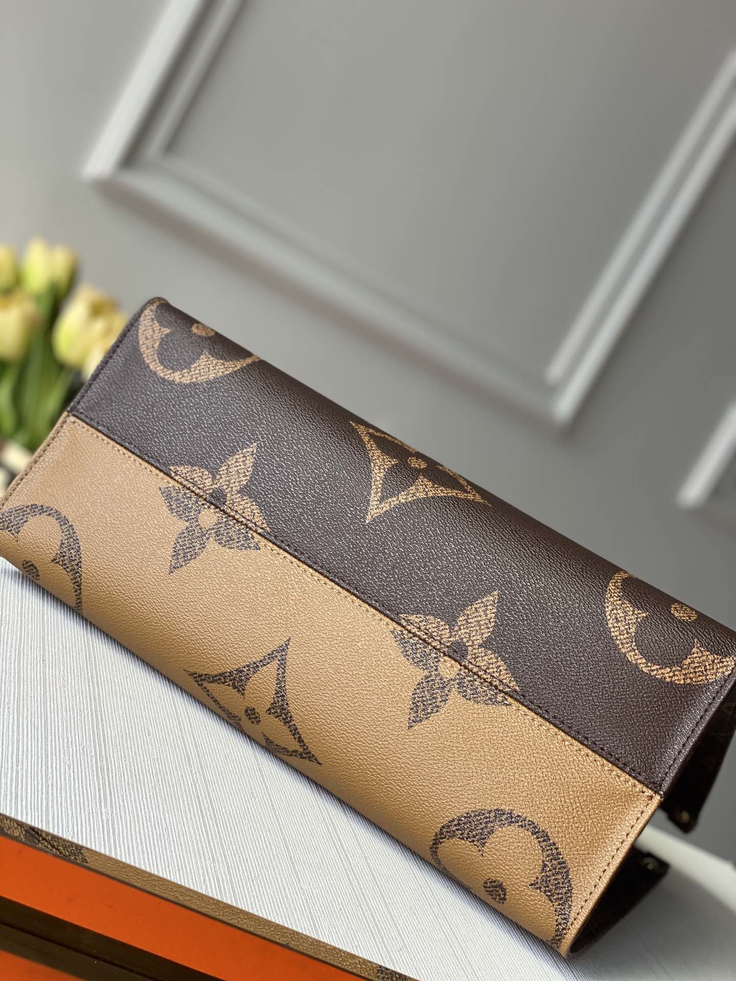 l0*is V*t0n small onthego handbag-35*28*15cm(black strap)