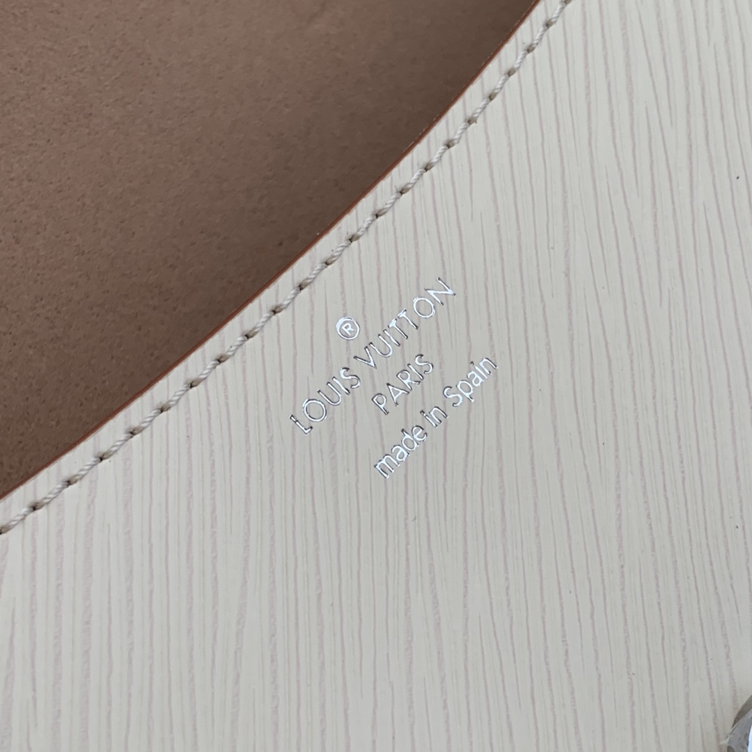 l0*is V*t0n buci handbag-24.5 x 15.5 x 9cm