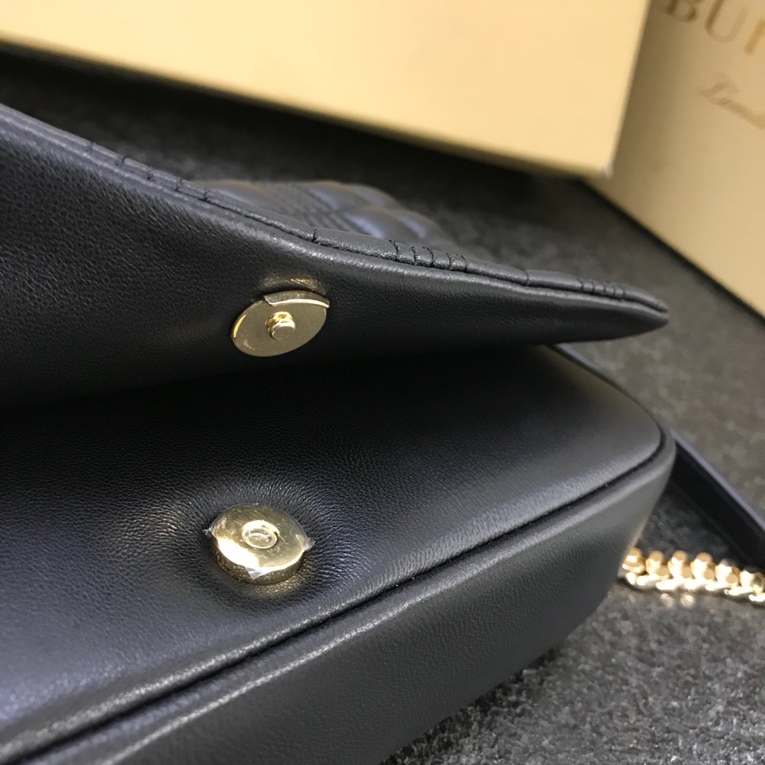 B**rry lola chain bag-23*13*6cm