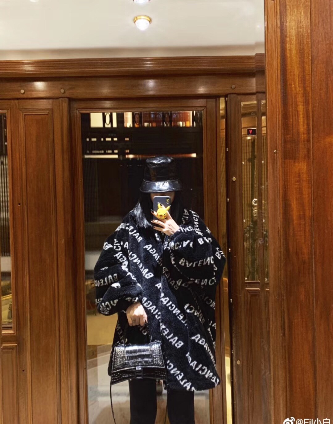 Ba*len*cia*ga fleece