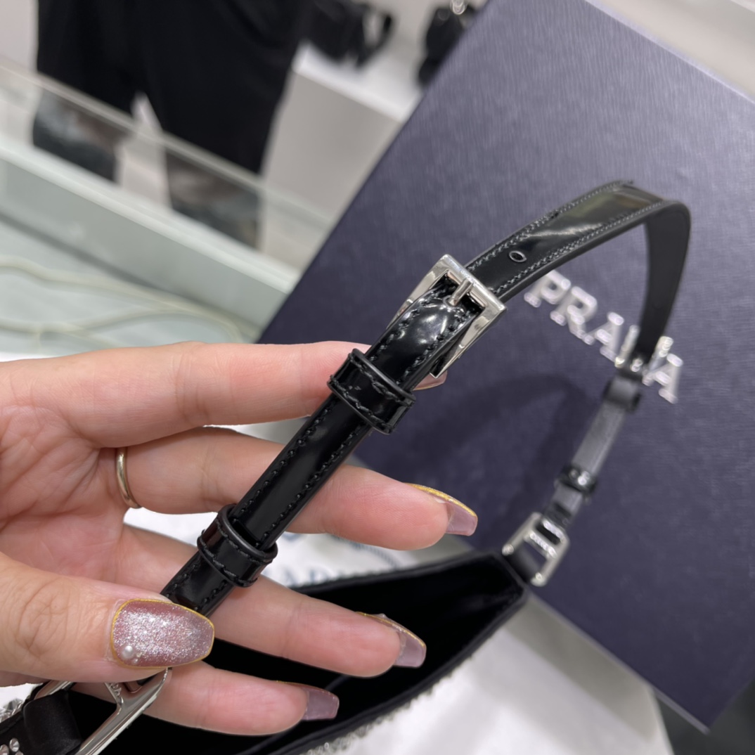 Pra*a cleo handbags-patent leather-23*18*4cm