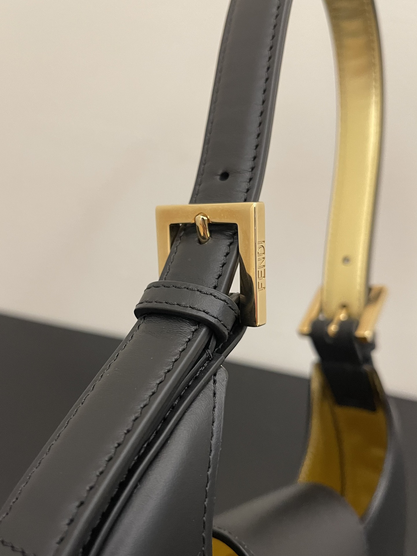 F**di cookie-22x4.5x17.5cm