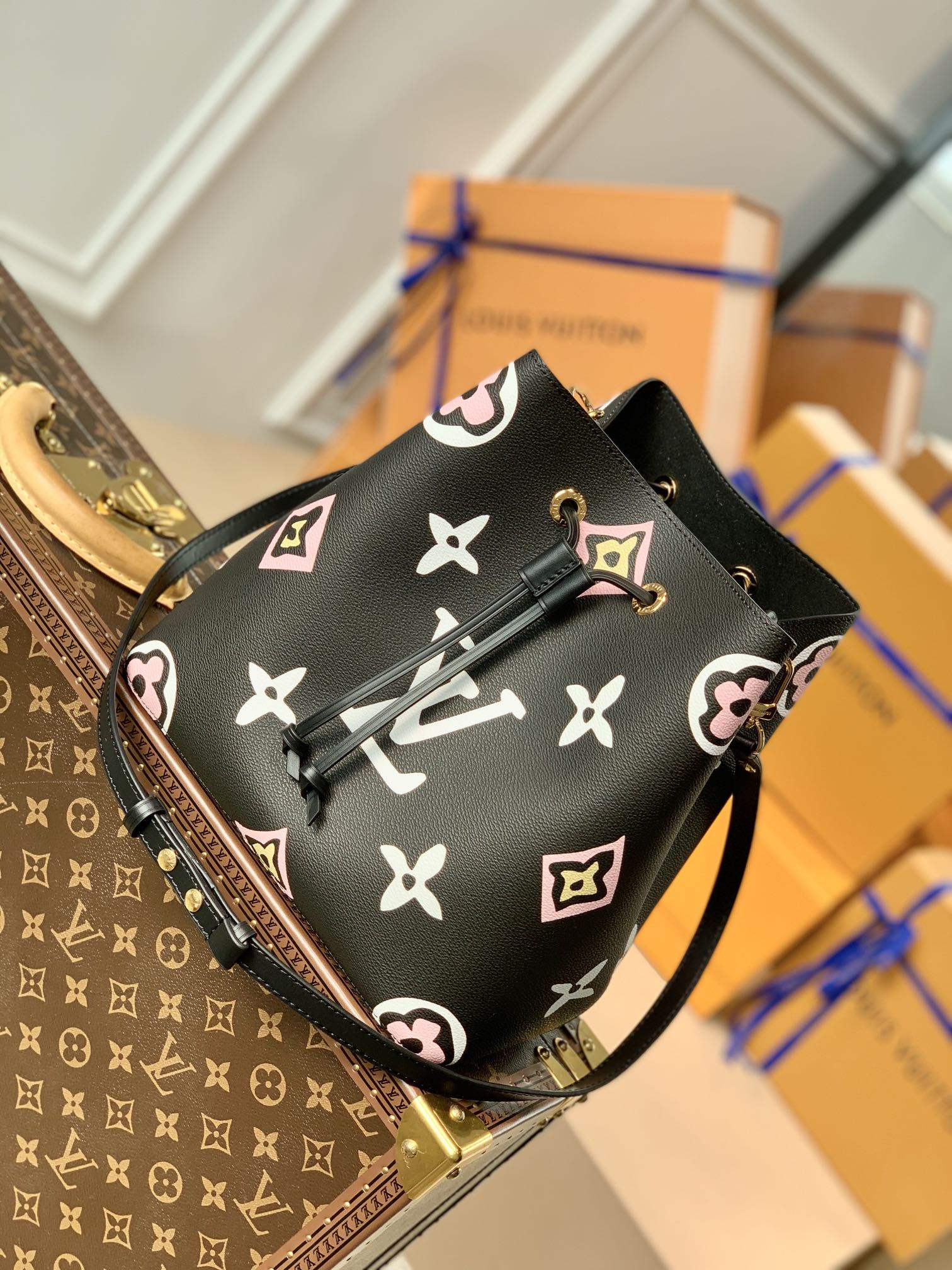 l0*is V*t0n wild at heart néonoé bucket bag -26x22x27cm