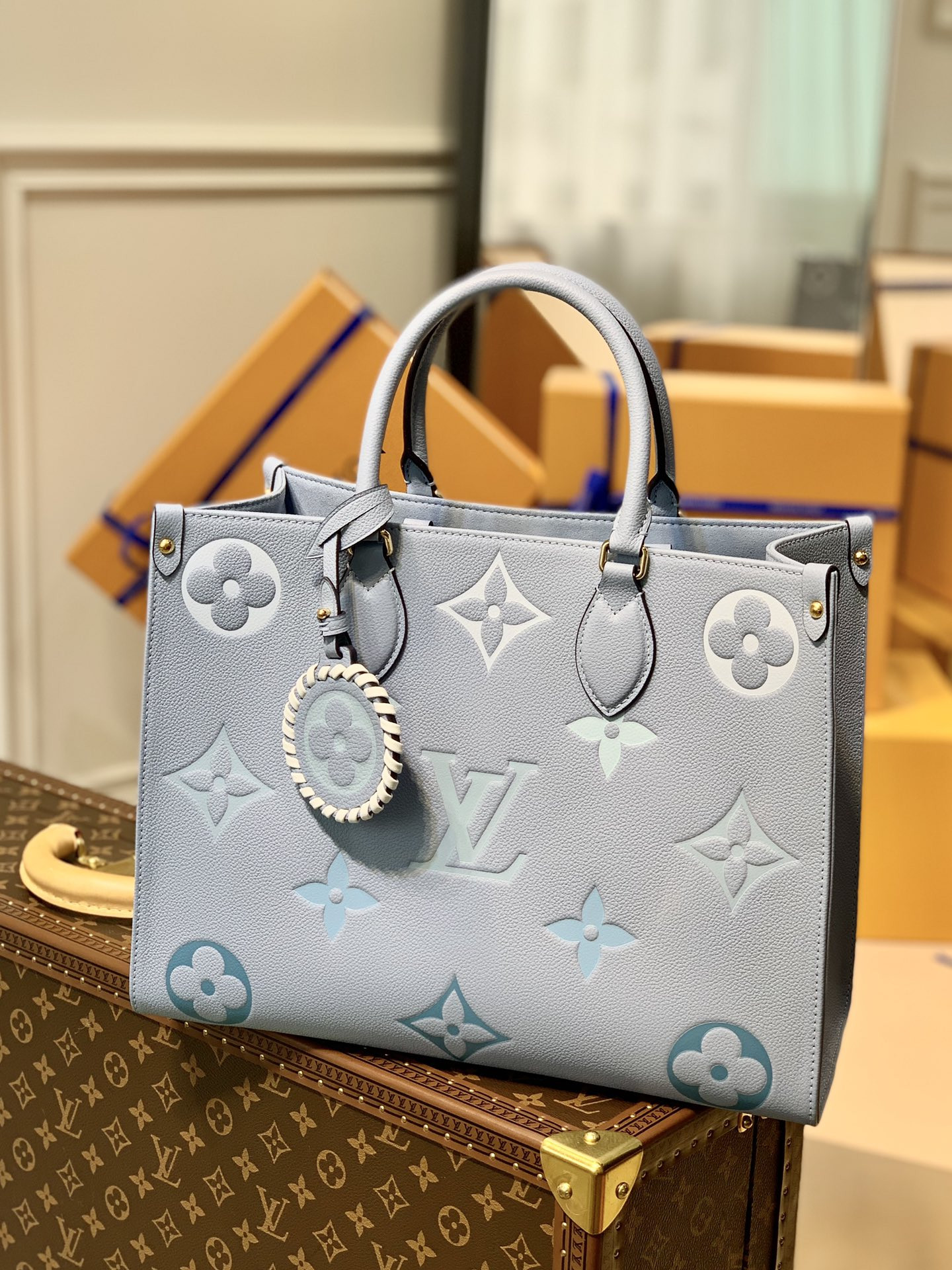 l0*is V*t0n by the pooll onthego handbag-35*27*14cm