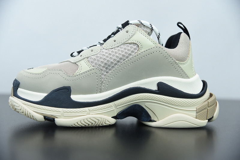 Ba*len*cia*ga triple s