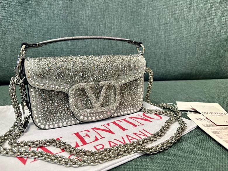 Va1e*ntin0 garavani lambskin locò cross-19*10.5*5cm